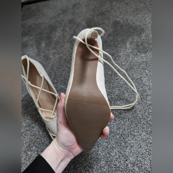 Le Chateau Beige Strappy 4" Heel size 10 Worn Once - Picture 5 of 7
